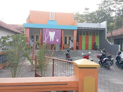 Dokter gigi Dwi A