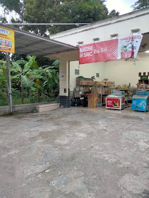 Toko oleh oleh Bu Sri caplek Jatijajar