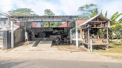CUCIAN POJOK KUBURAN