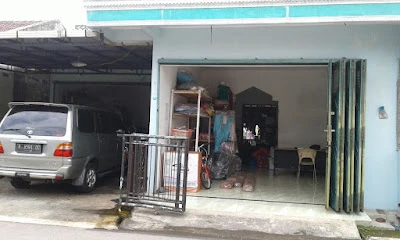 Silver Cloth, Laundry, And Shop