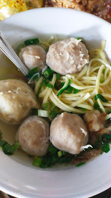 Bakso lancar dan teh ngapak lik iin