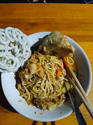 Bakso & Mie Ayam Solo " Lumayan "