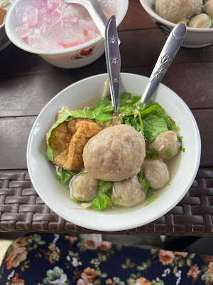 Bakso Pak Kucir ( depan BKD )