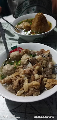 Bakso sahabat jembatan beji "pak Dirin"