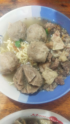 Bakso solo wakehe pak haji yadi