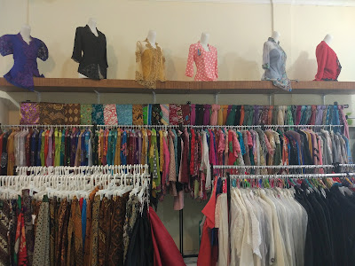 Batik dan Kebaya Putri Solo