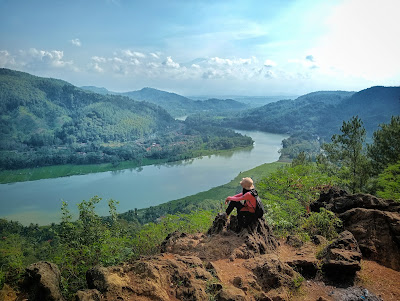 Watu Meja Hill