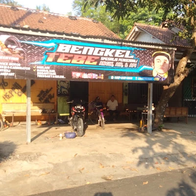 Bengkel dan Warung Dika