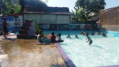 Kolam Renang Tirtosari Kedungares