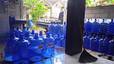 DEPOT AIR MINUM "ADEM"