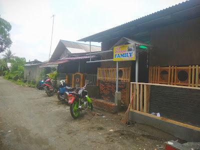 Cafe & Angkringan Family Mansion