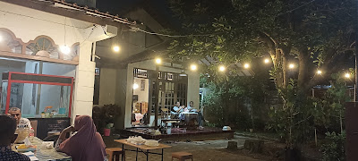 cafe teras malam minggu