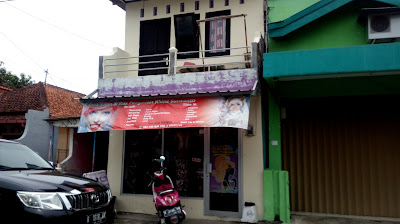 Cantik Salon & Rias Pengantin Rhina Suswanto