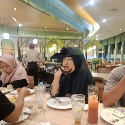 AYAM PENYET Ibu Nuro