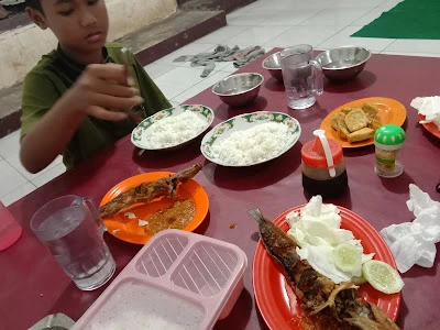 Ayam Penyet "Cak Luk"