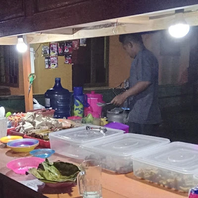 ANGKRINGAN LESEHAN "MISTERYUS"