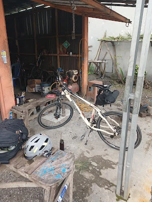 Bengkel Sepeda & Tambal Ban Pak Naryo