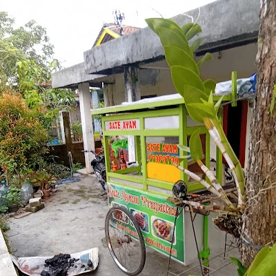 SATE AYAM PEMANCANGAN