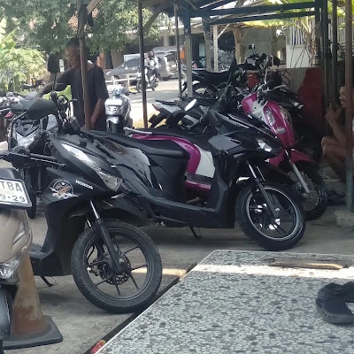 Mamen cuci mobil motor