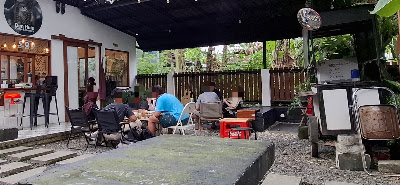 Den Huis Coffee & Roastery