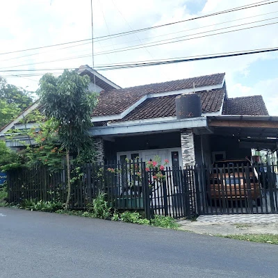 Toko Alat Bangunan