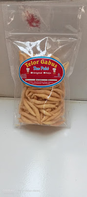 Dua putri Snack Telur Gabus dan Kue Kering