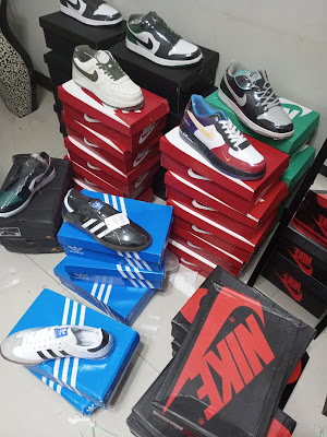 DV.sneakers