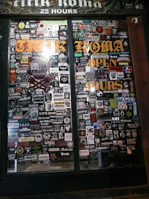 TITIK KOMA DISTRO
