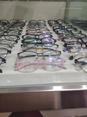 Optik Budhi Cilacap Gatsu, Spesialis Kacamata Custom, Sunglass, Lensa Progresif dan Soflens