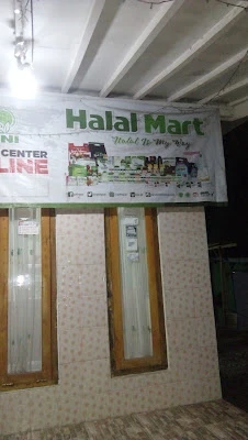 Toko alat tulis dan Halal Mart