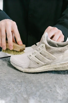 LAUNDRY SEPATU SIRAYU RESIK