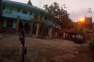 YAYASAN ROHMAWIYAH PONDOK PESANTREN مبين القران DINIYAH TAKMILIYAH AWALIYAH MIFTAHUL INFAQ LKSA ROHMAWIYAH ROUDHOTUL ATFAL ROHMAWIYAH