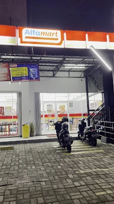 Alfamart Raya Pabuwaran