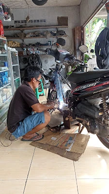 Bengkel Dirman Kayuares