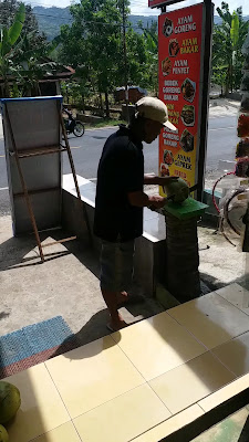 Es Kelapa Muda Kapol Merah