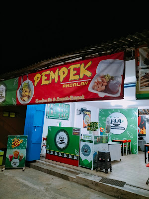 Es teh jawa dan pempek andalan