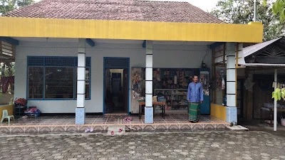 Warung kelontong pak Darto
