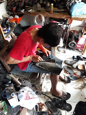 Tukang Sepatu Pantes