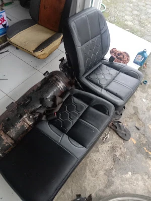 Jok mobil motor