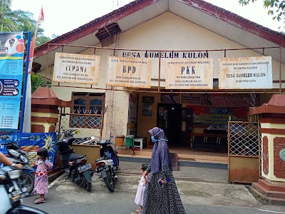 Kantor dan Balai Desa Gumelem Kulon