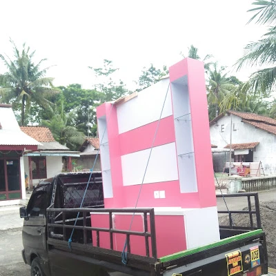 Putri Handayani Travel