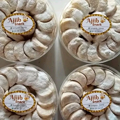 Ibu surtinah (jual snack/jajan pasar)