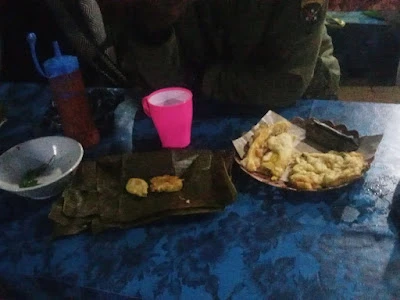 Mendoan Yuk Munah depan SPBU Donan