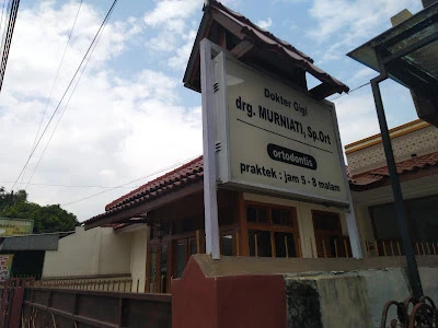 drg. Murniati, Sp. Ort