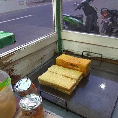 Pak Iwan "Roti Bakar'