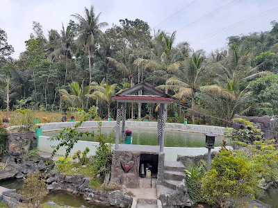 Gapura Makam Mbah Kalibening