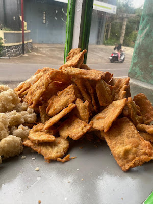 Gorengan & Martabak Dampo Awang Pelangi