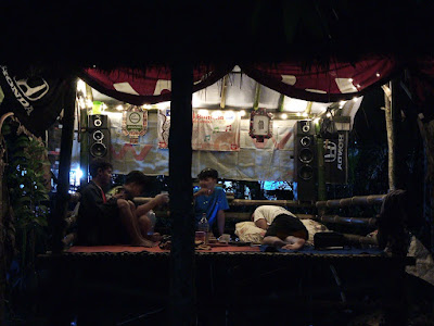Gubuk bahagia pinggir wangan