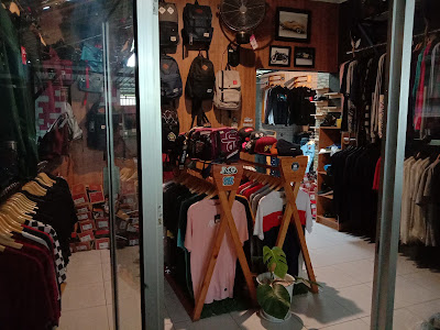 Helogen Garasi Clothes