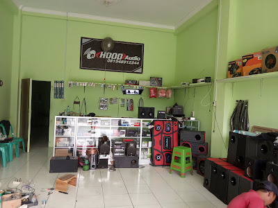 HOOD AUDIO CAR